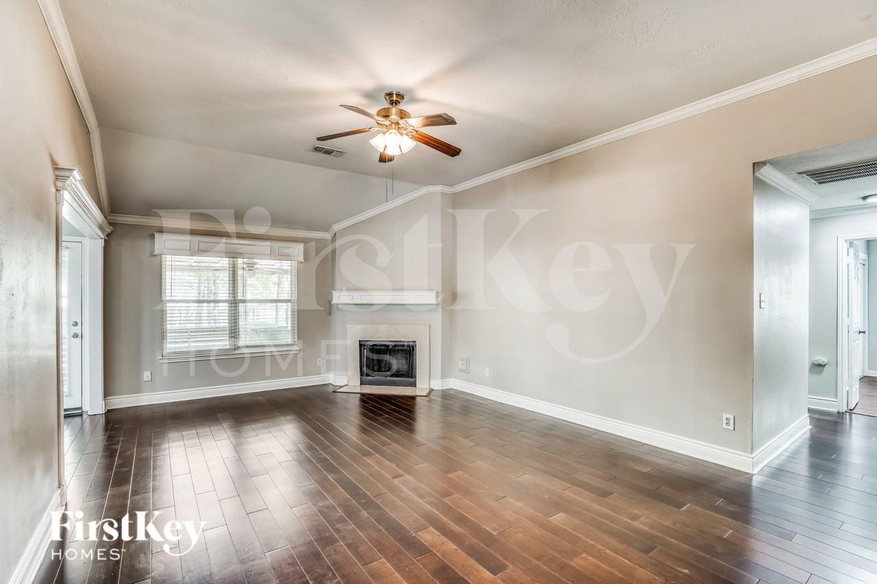 6722 Woodland Oaks - Photo 3 of 19