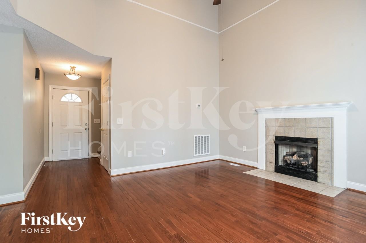 811 Willow Ln - Photo 2 of 19