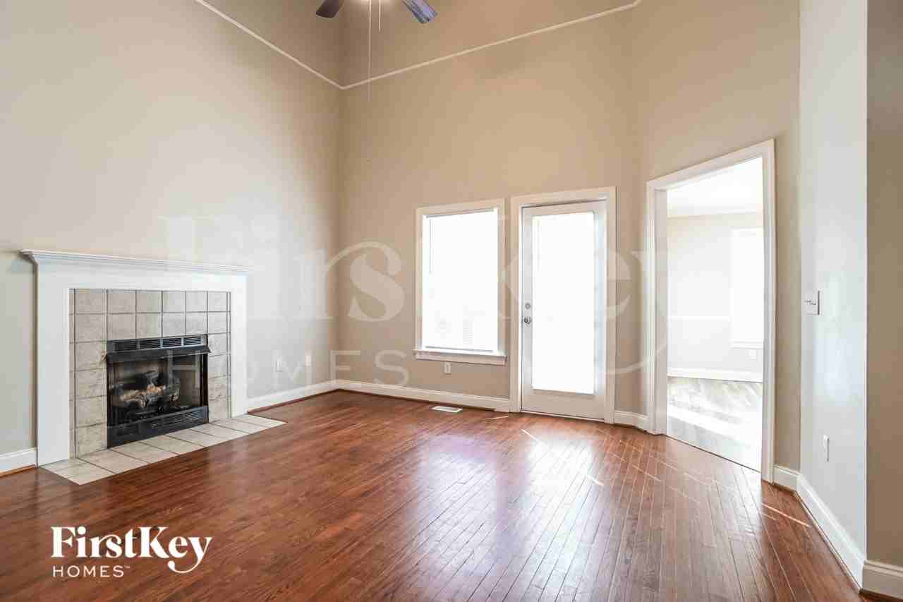 811 Willow Ln - Photo 4 of 19