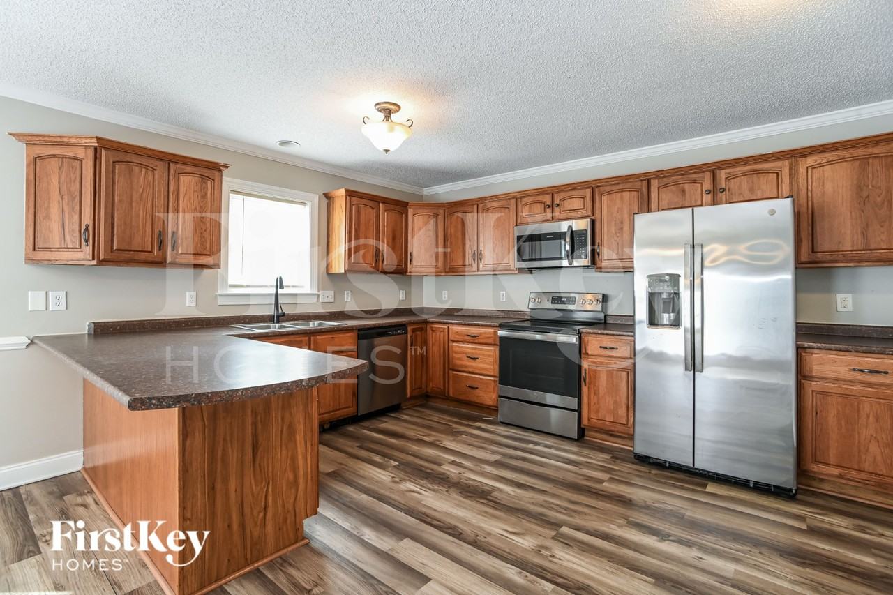 811 Willow Ln - Photo 5 of 19