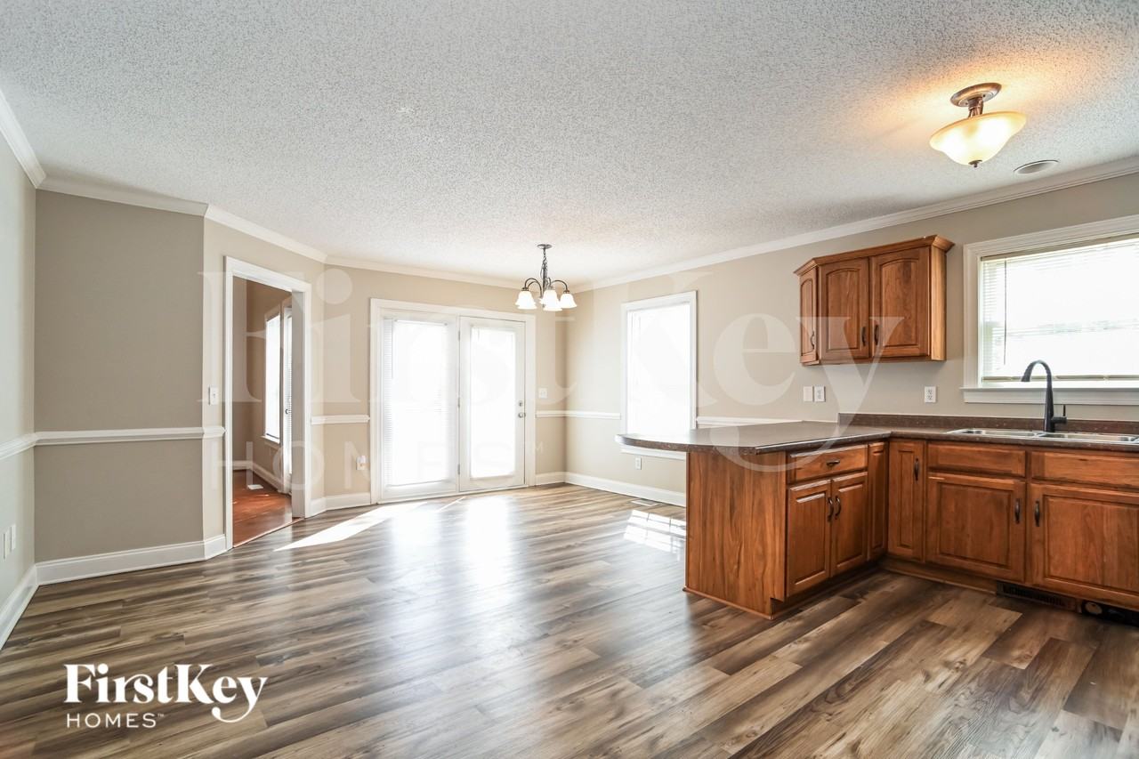 811 Willow Ln - Photo 6 of 19