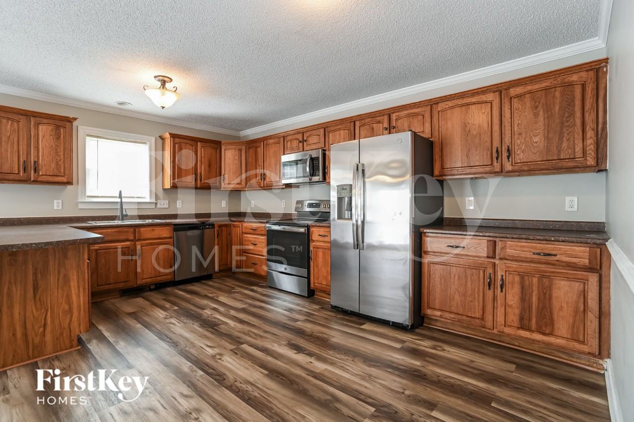 811 Willow Ln - Photo 7 of 19