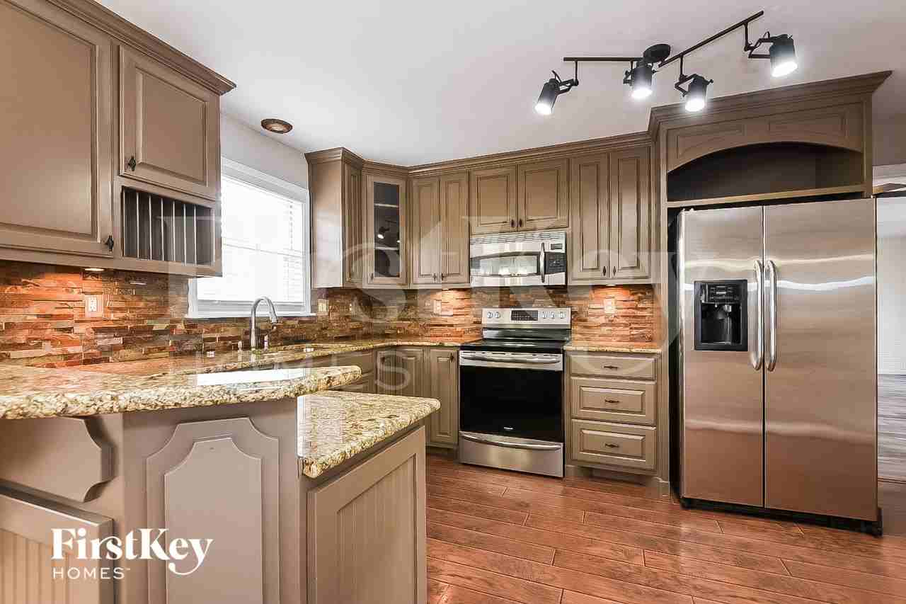 1069 Thornwood Dr - Photo 7 of 18