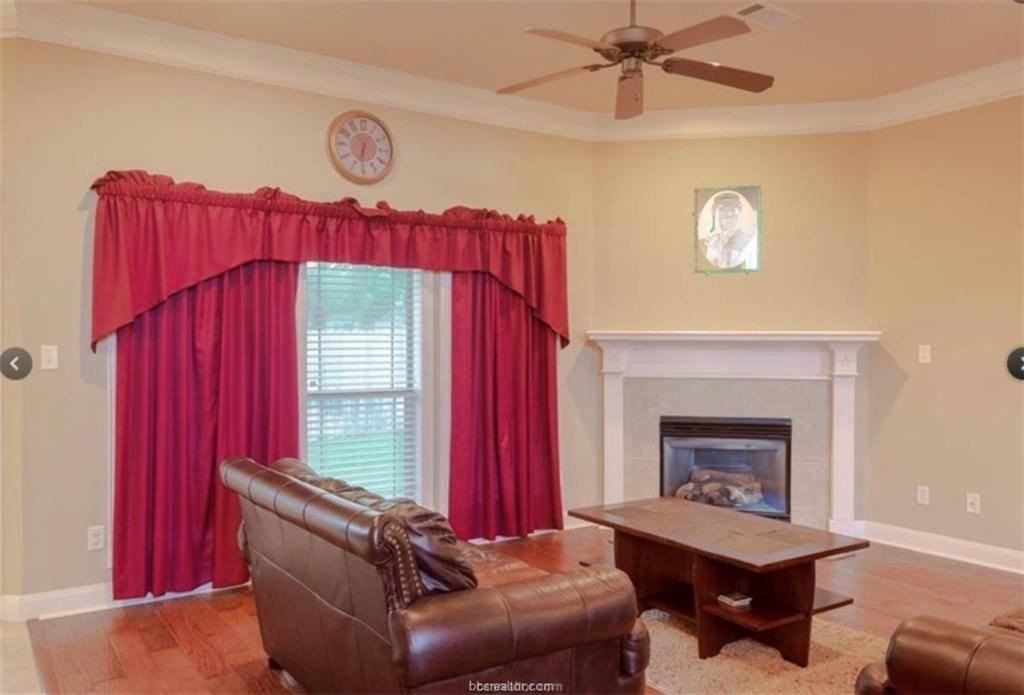 4200 Colchester Ct - Photo 4 of 21