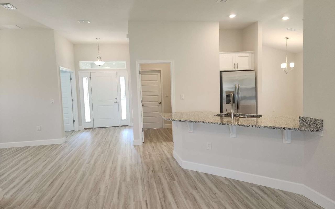 329 Sw Silver Palm Dr - Photo 2 of 28