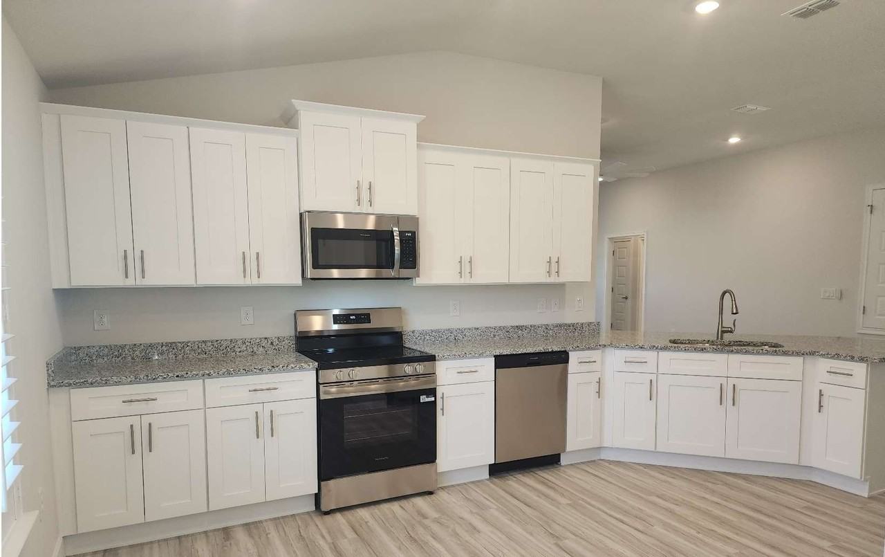 329 Sw Silver Palm Dr - Photo 5 of 28