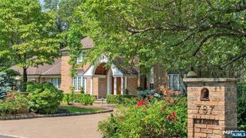 featured image of 787 Peach Tree Ln