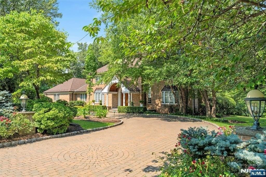 787 Peach Tree Ln - Photo 2 of 44