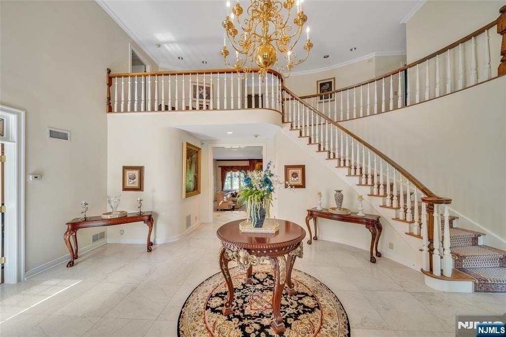 787 Peach Tree Ln - Photo 4 of 44