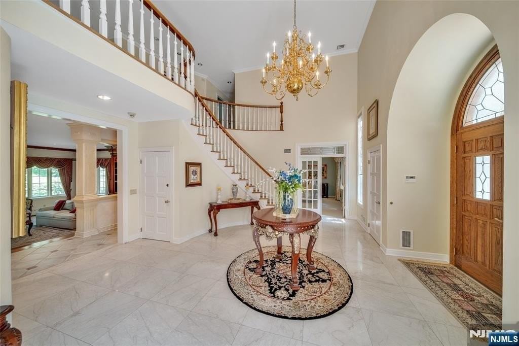 787 Peach Tree Ln - Photo 5 of 44