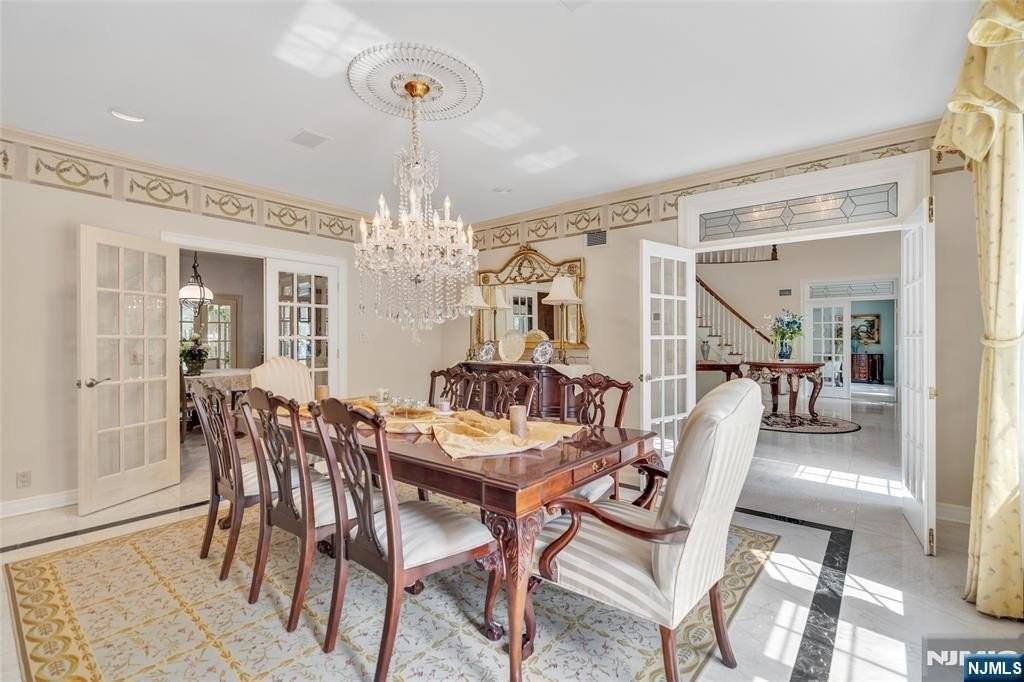 787 Peach Tree Ln - Photo 6 of 44