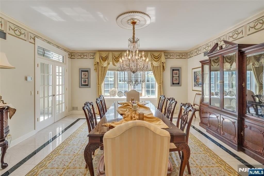 787 Peach Tree Ln - Photo 7 of 44