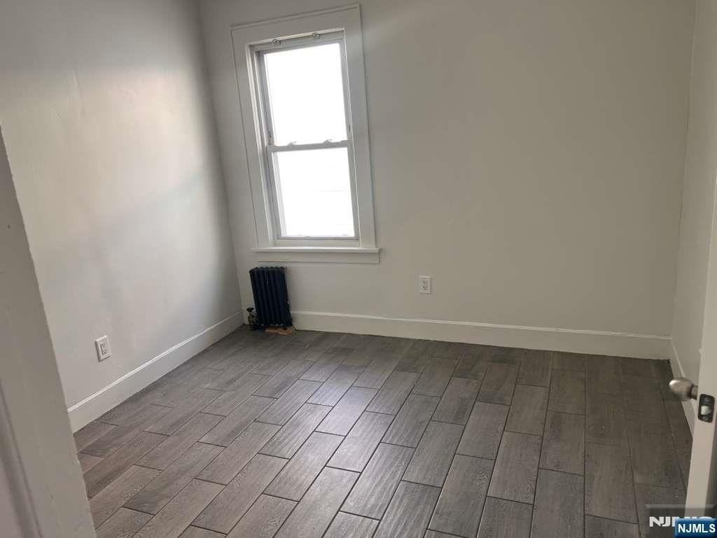 16 Home Pl - Photo 4 of 6