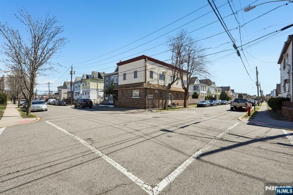 98 Lester St - Photo 2 of 20