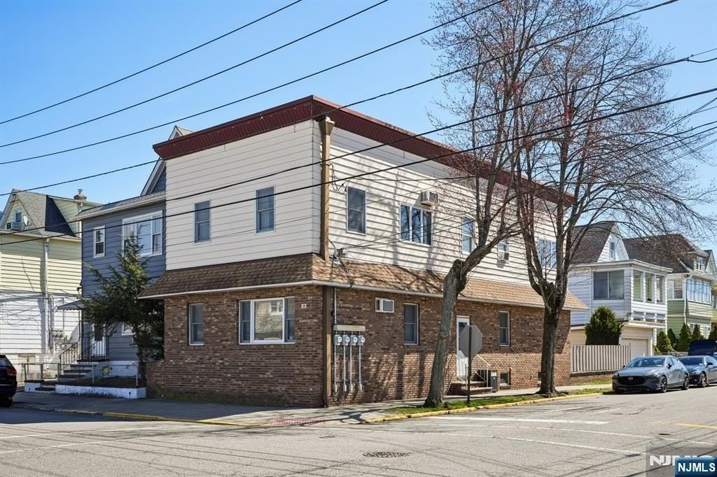 98 Lester St - Photo 3 of 20