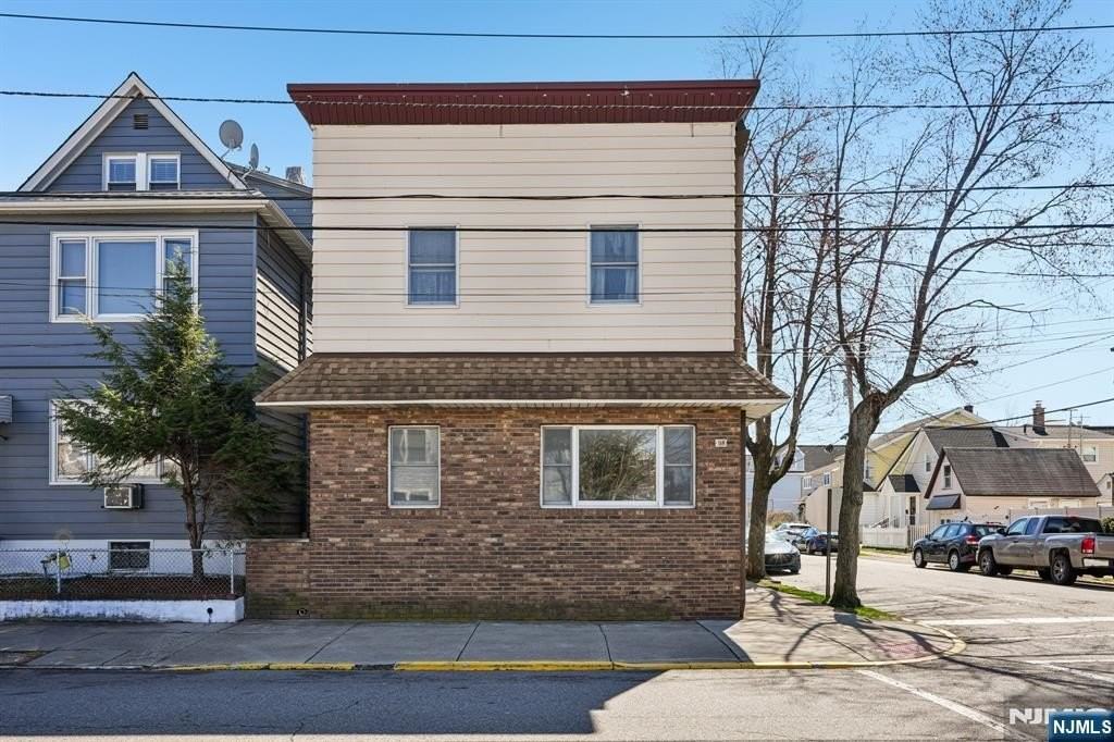 98 Lester St - Photo 4 of 20