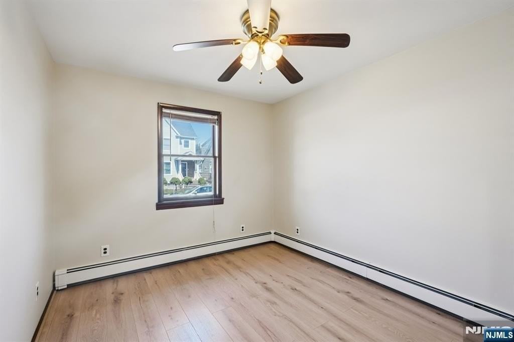 98 Lester St - Photo 7 of 20