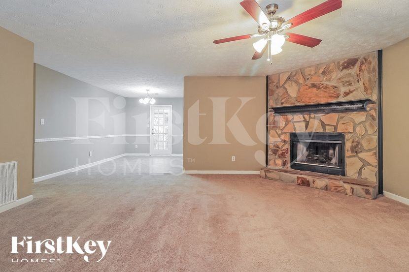 276 Hollyberry Dr - Photo 4 of 15