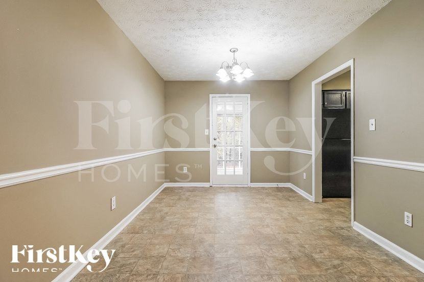 276 Hollyberry Dr - Photo 5 of 15