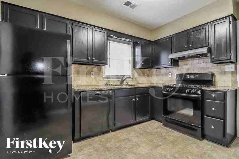 276 Hollyberry Dr - Photo 7 of 15