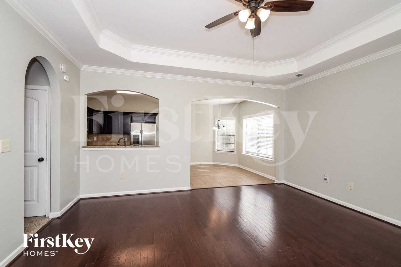 5573 Timber Leaf Trl - Photo 3 of 15