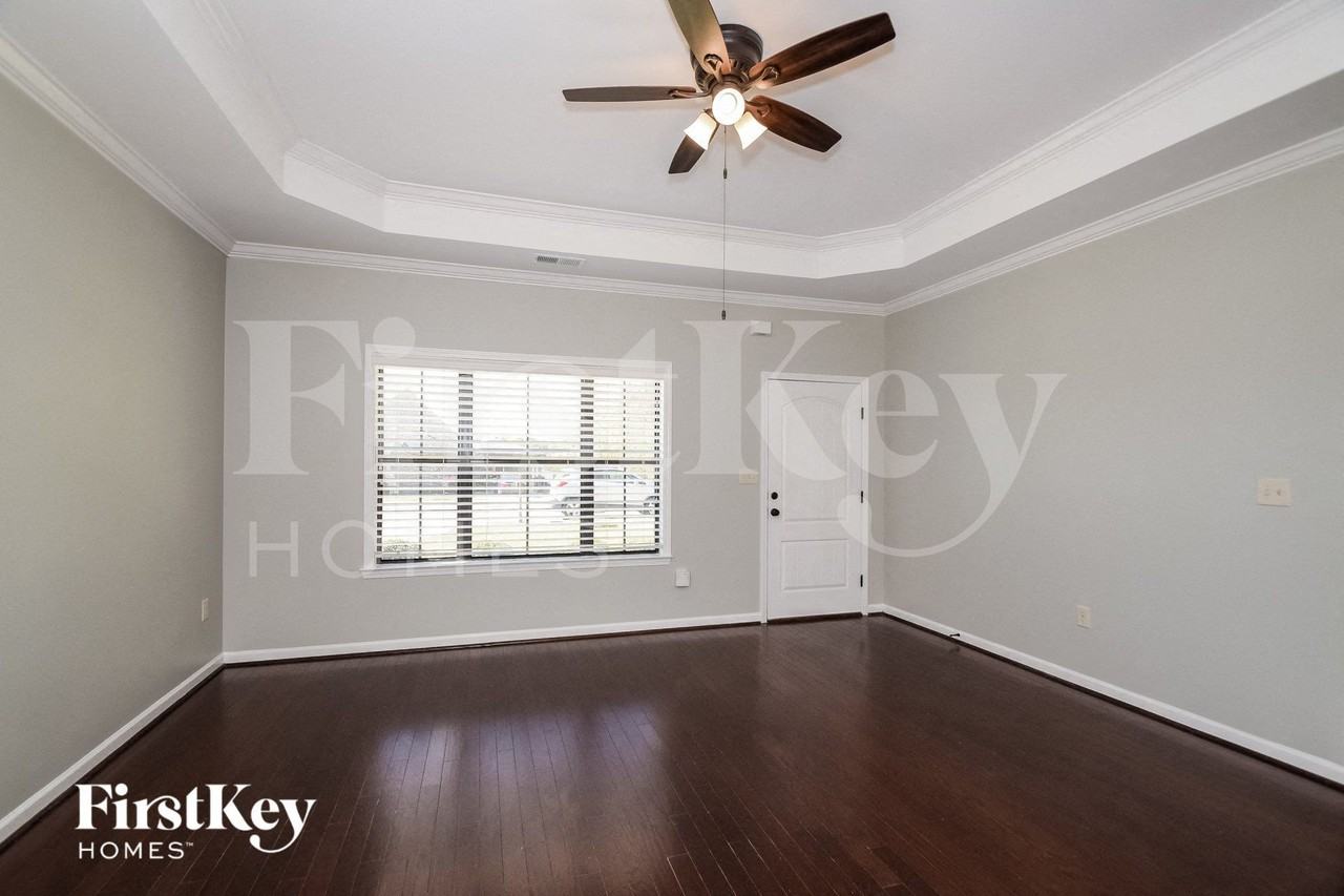 5573 Timber Leaf Trl - Photo 4 of 15