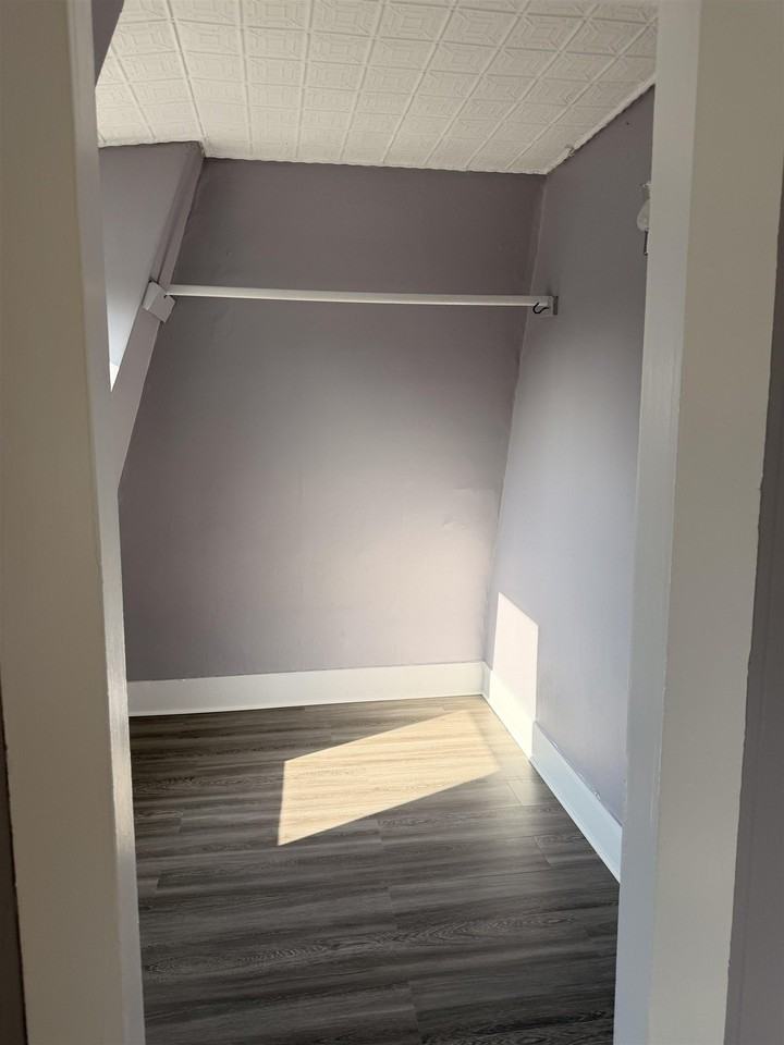 85 Ash St - Photo 4 of 6