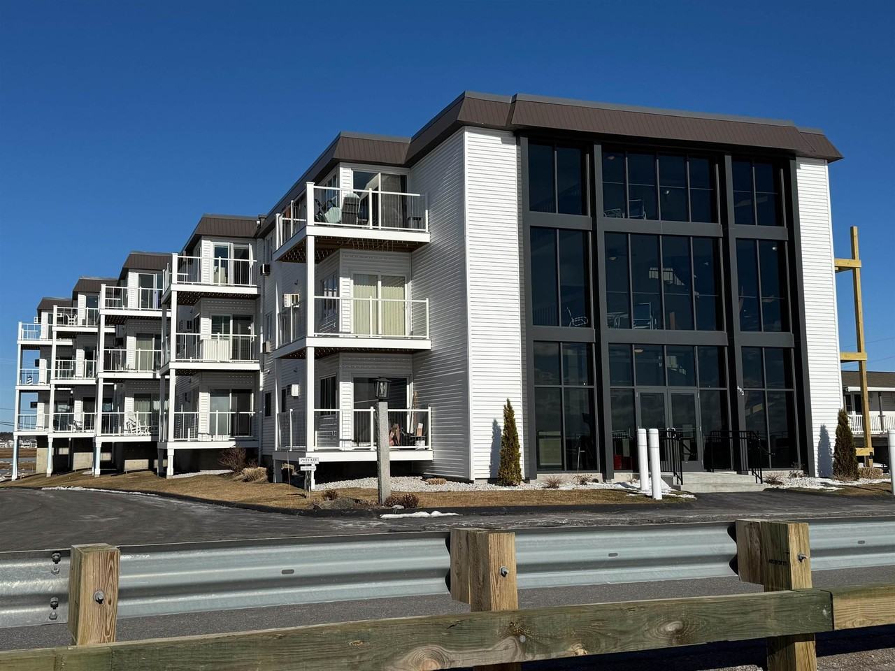 493 Ocean Blvd #22 - Photo 3 of 15