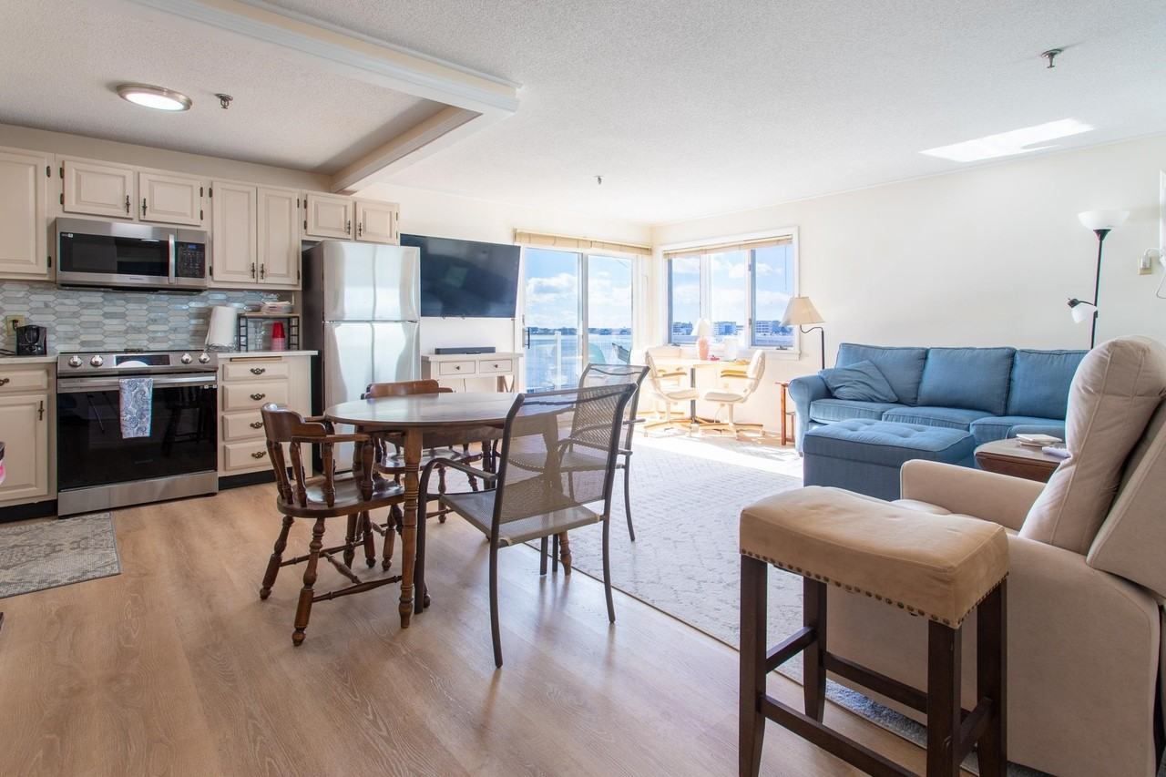 493 Ocean Blvd #22 - Photo 7 of 15