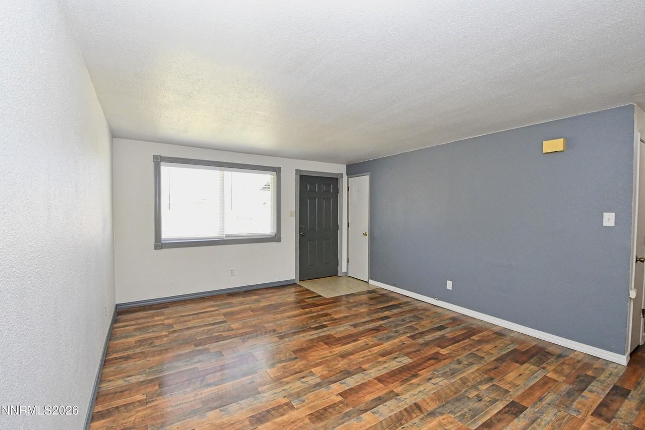 10005 Sagewood Dr - Photo 3 of 15