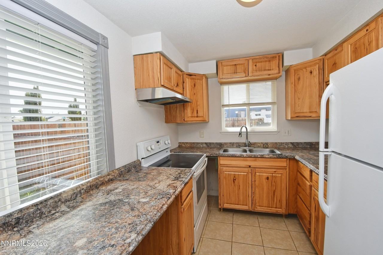 10005 Sagewood Dr - Photo 4 of 15