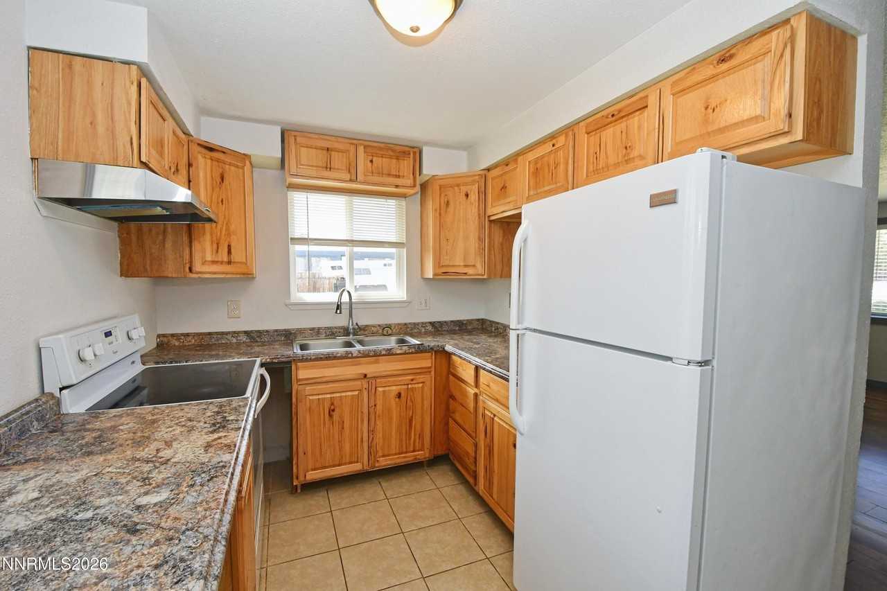 10005 Sagewood Dr - Photo 5 of 15