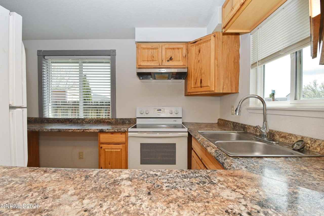 10005 Sagewood Dr - Photo 6 of 15