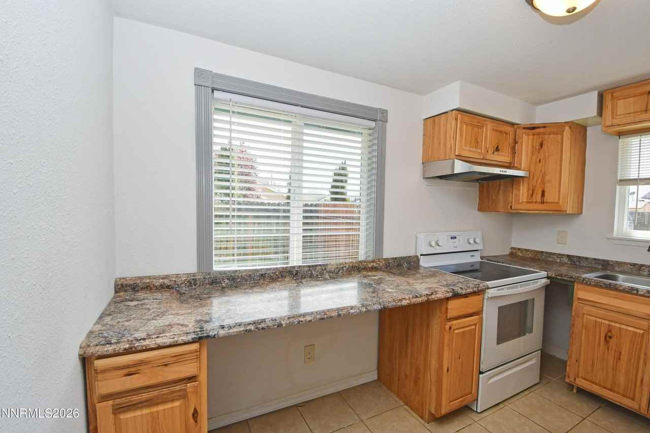 10005 Sagewood Dr - Photo 7 of 15