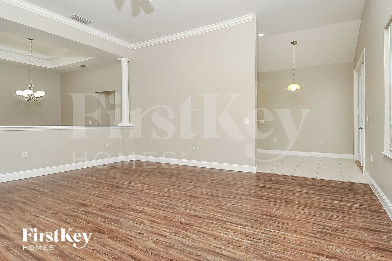 7298 Winners Blvd - Photo 4 of 15