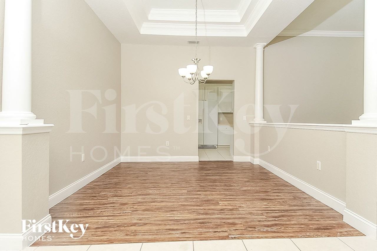 7298 Winners Blvd - Photo 5 of 15