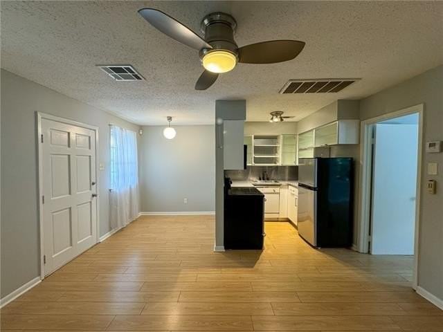 3821 Laurel St #4 - Photo 3 of 16