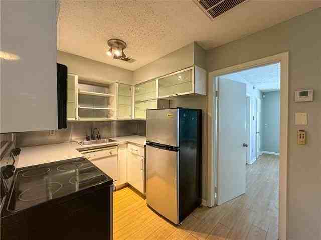 3821 Laurel St #4 - Photo 7 of 16