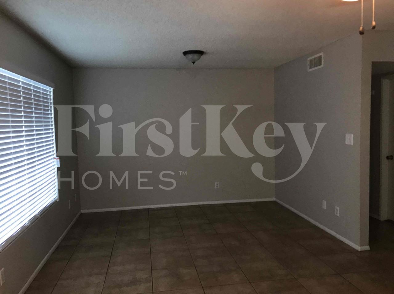 5520 W Golden Ln - Photo 4 of 23