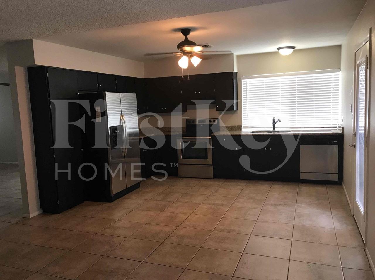 5520 W Golden Ln - Photo 5 of 23