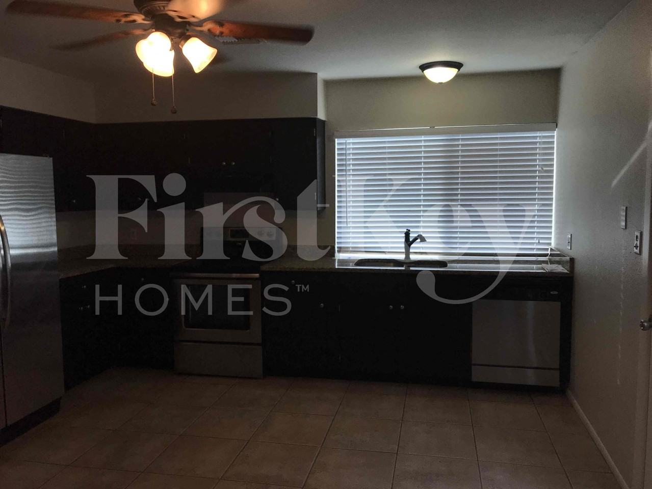 5520 W Golden Ln - Photo 7 of 23