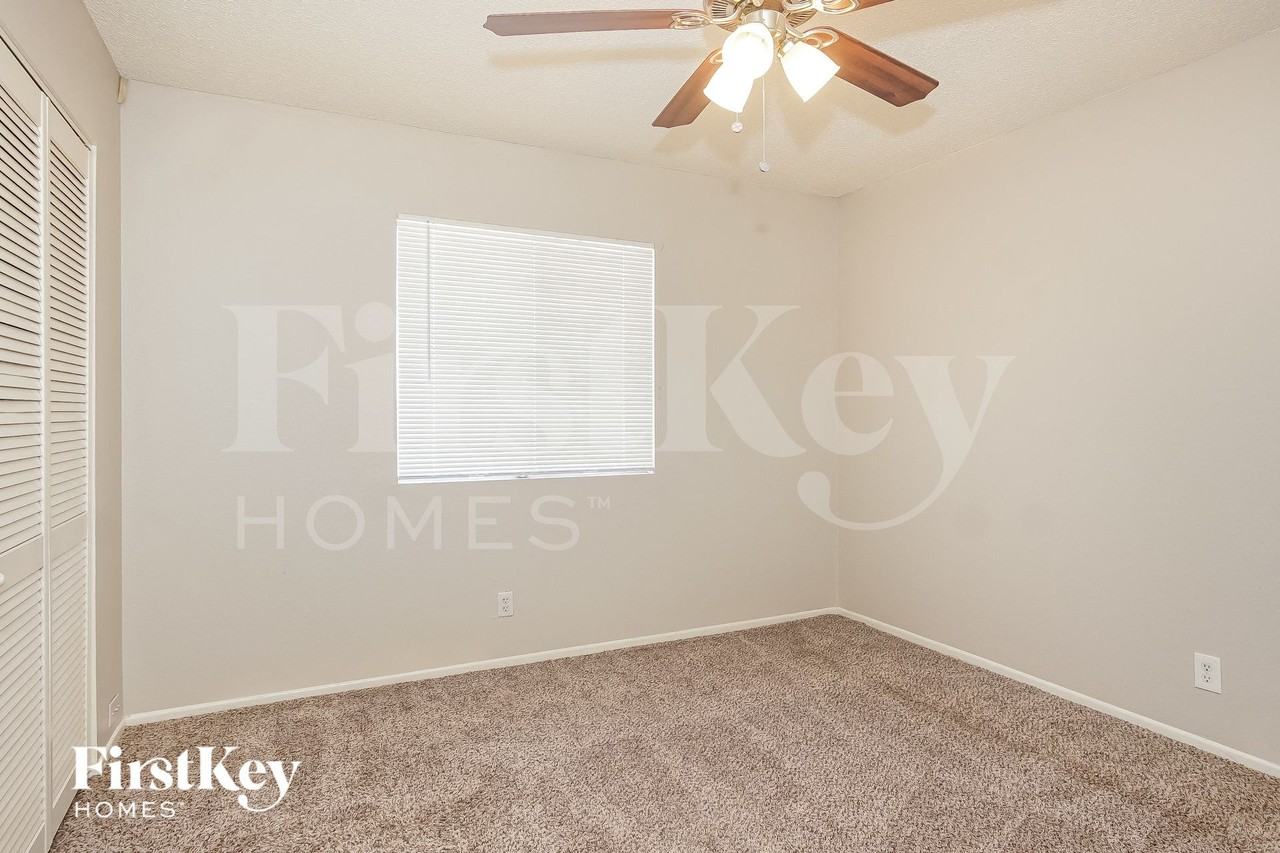 5260 Saratoga Dr - Photo 7 of 15