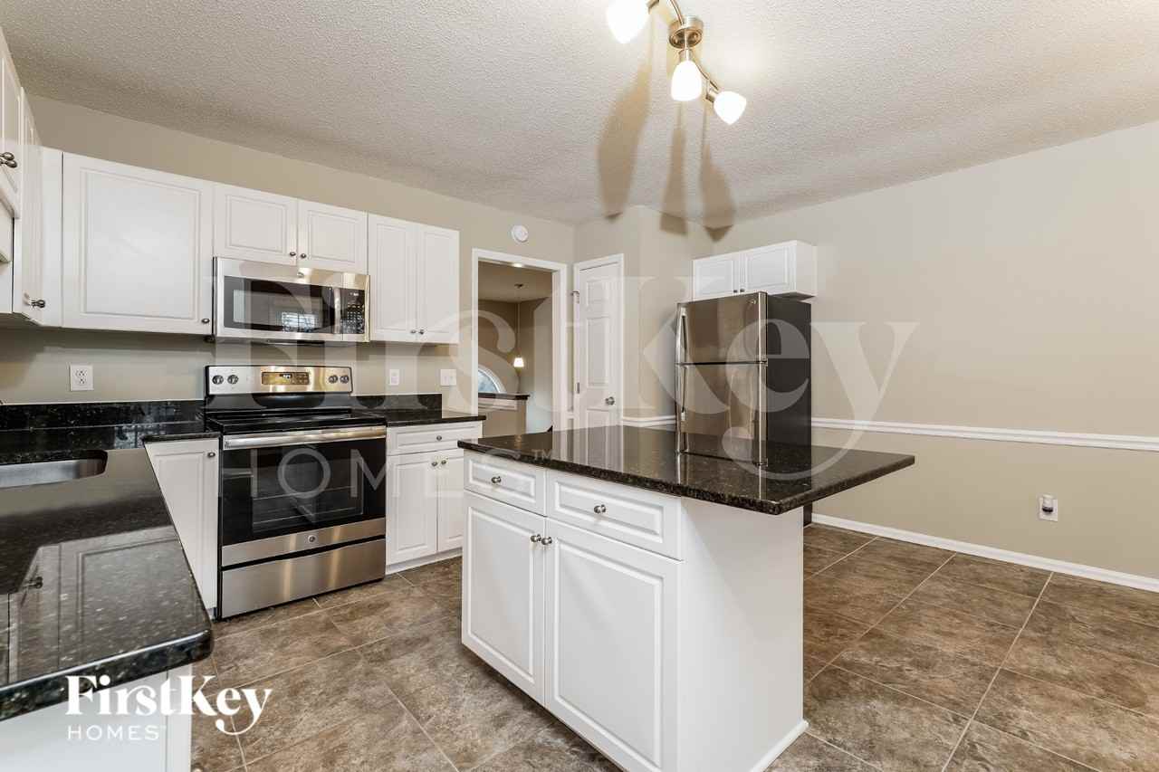4512 Princess Dr - Photo 4 of 16