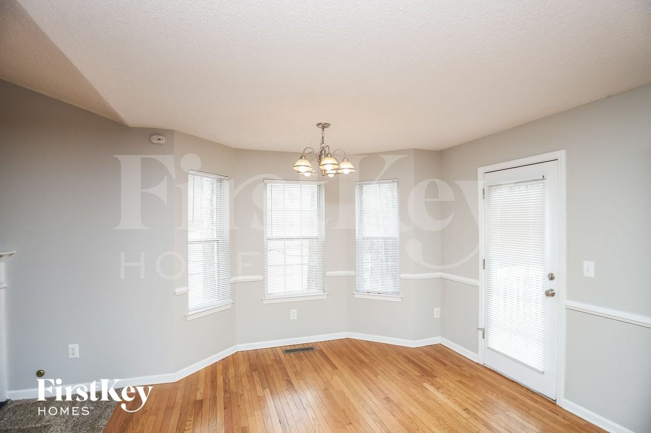 43 Ashwood Dr - Photo 4 of 15