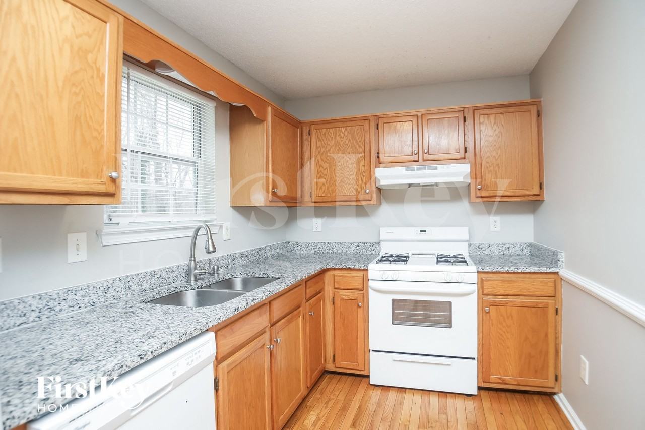 43 Ashwood Dr - Photo 6 of 15