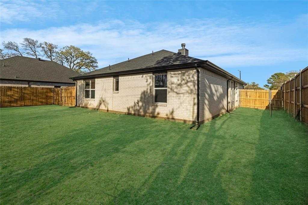 1433 Norwood Dr - Photo 3 of 10