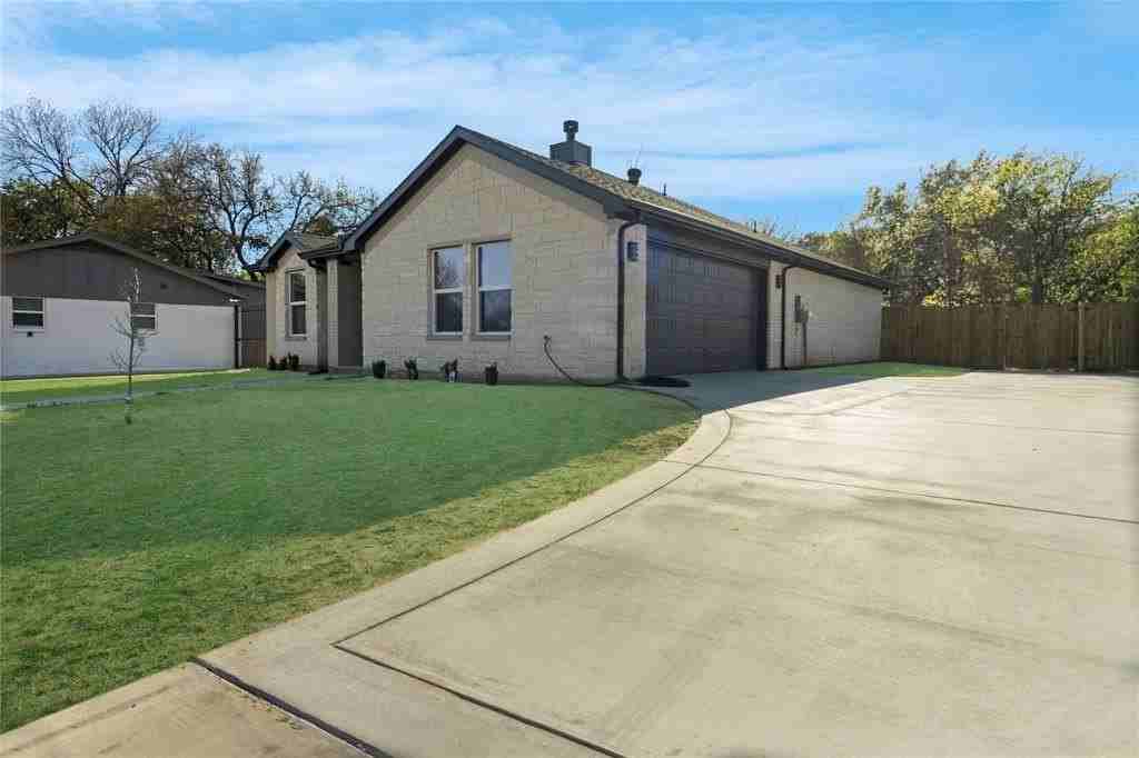 1433 Norwood Dr - Photo 4 of 10