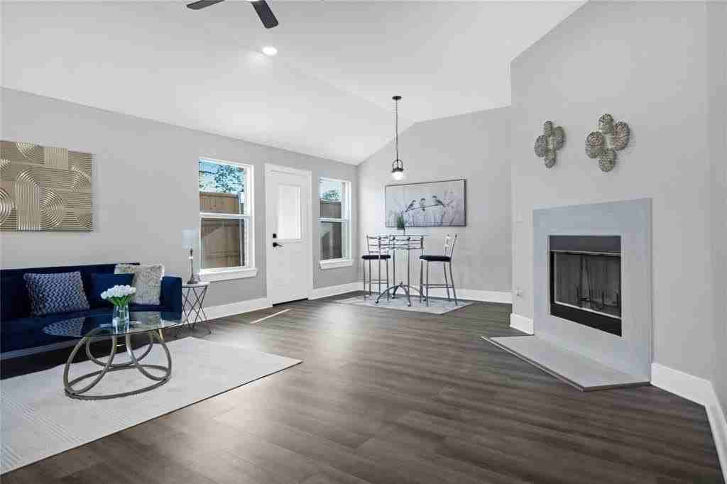 1433 Norwood Dr - Photo 5 of 10