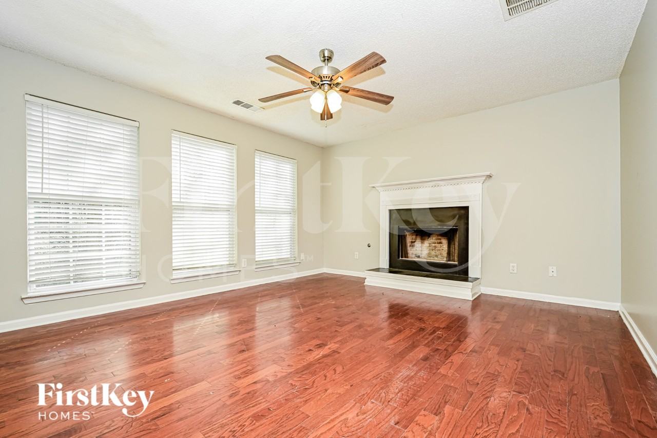 338 Breeze Mdw - Photo 2 of 19