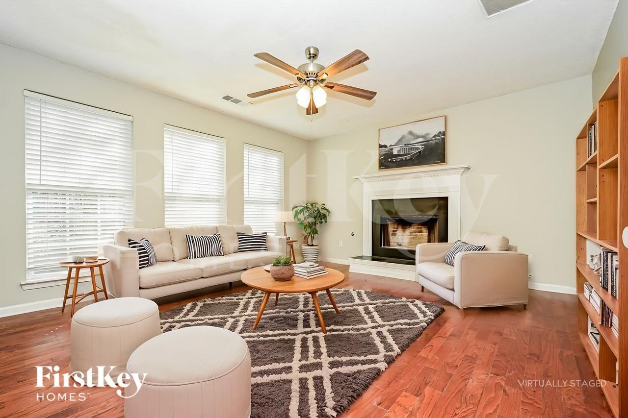 338 Breeze Mdw - Photo 3 of 19